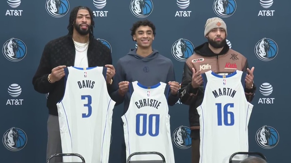 Mavericks introduce Anthony Davis