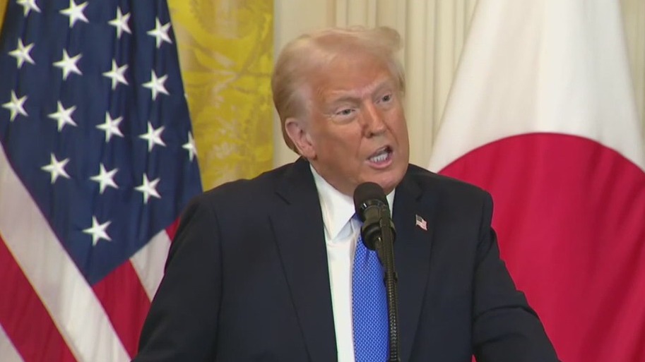 Trump fires head of National Archives