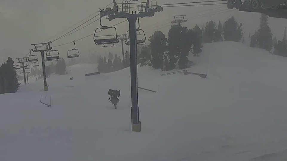 Avalanche at Mammoth Mountain injures 2