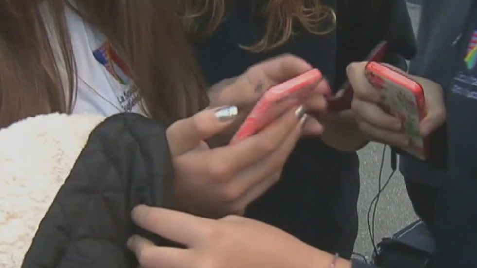 Cell phone ban in effect as LA Unified schools