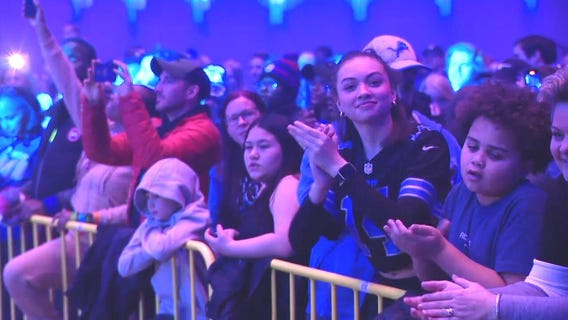 Detroit Auto Show holds Lions pep rally ahead of Divisional playoff game