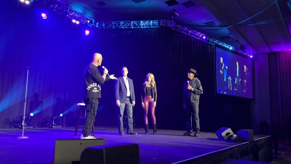 Couple gets engaged during Howie Mandel & Arsenio Hall comedy show at MGM Detroit