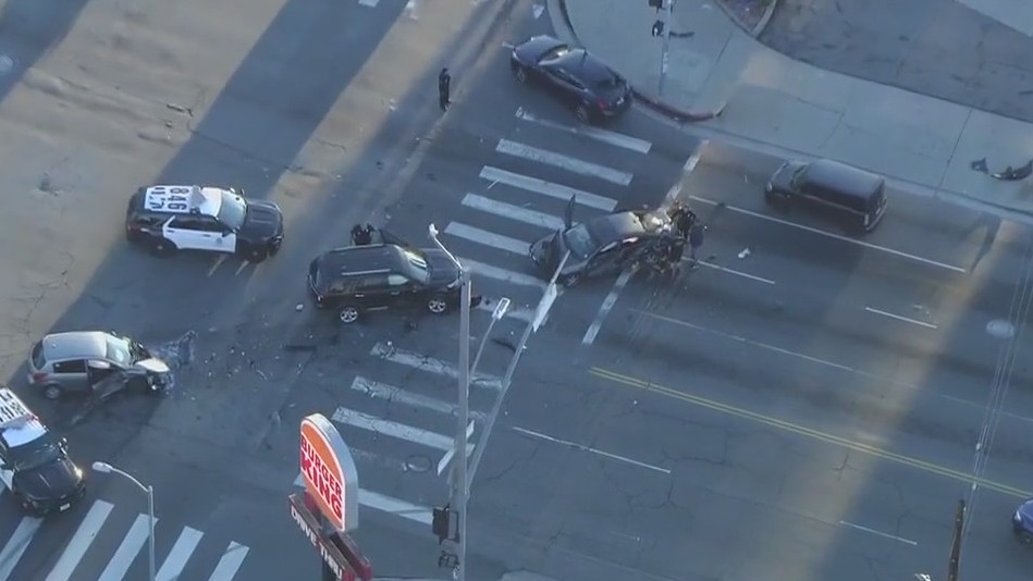 Pursuit ends in crash in Northridge