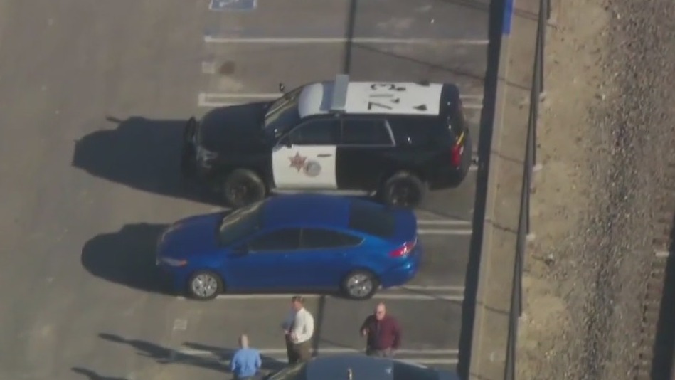 Deputy stabbed in San Clemente, suspect on the run