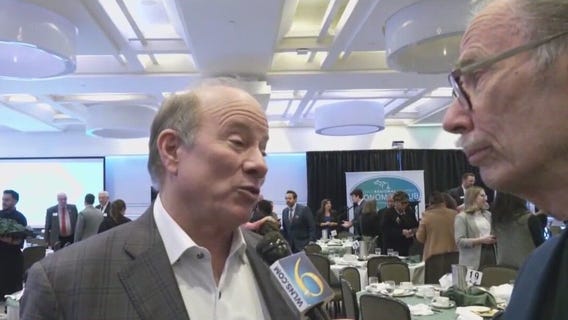 Gubernatorial candidate Mike Duggan talks to Lansing business leaders