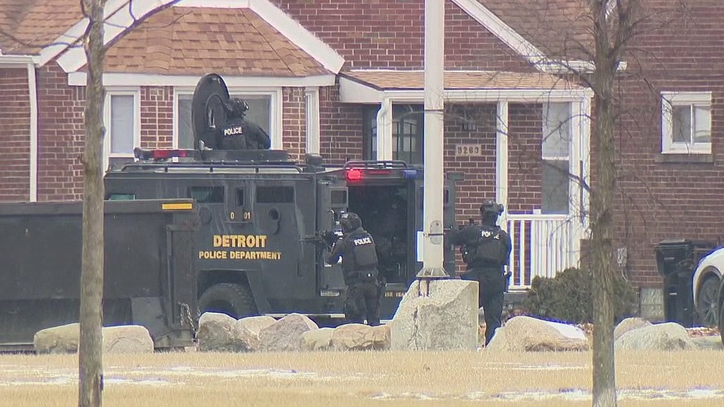 Barricaded suspect arrested after shooting court officer in Detroit ...