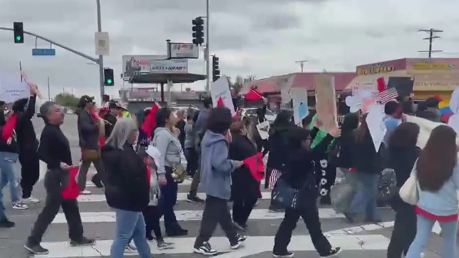 Workers rally for immigrant rights on C?sar Ch?vez Day