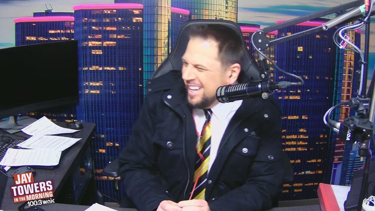 Pizza reheating secret? Dunking it in water??