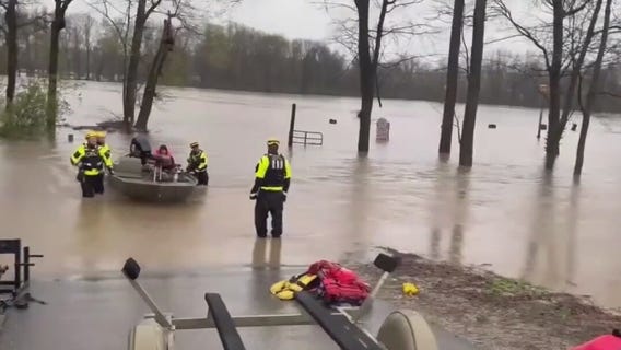 Storms blast South, Midwest