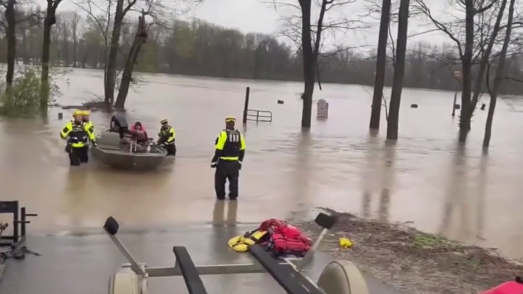 Storms blast South, Midwest