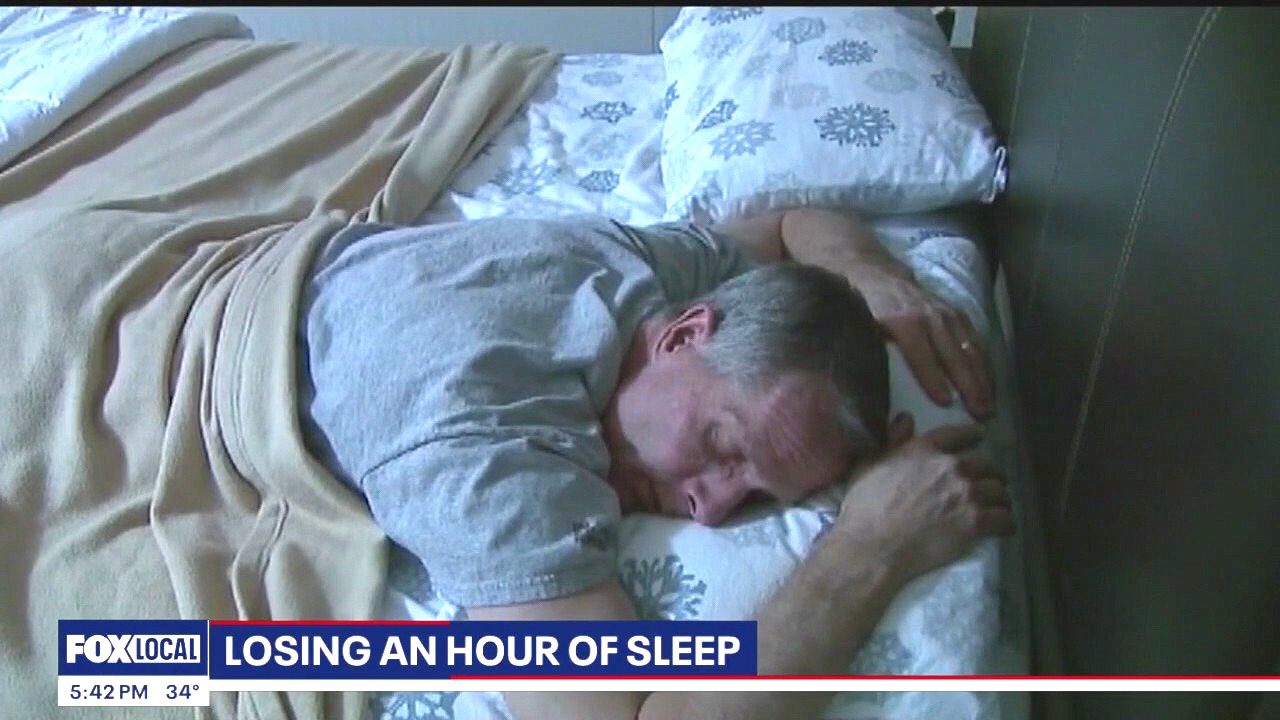 Daylight Savings Time is near, but a sleep strategy can ease the transition