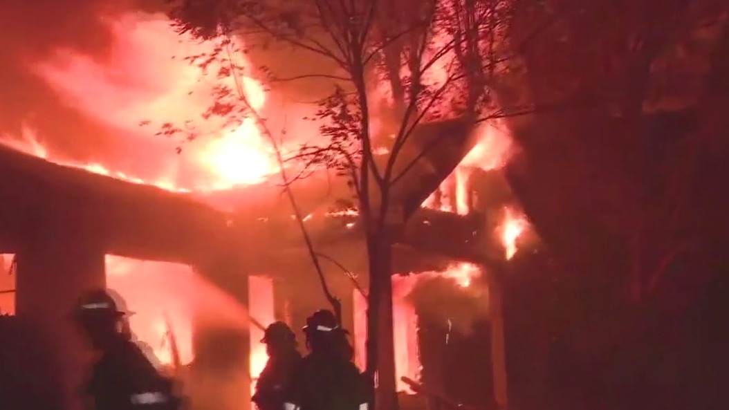 Town hall meeting held for Eaton Fire survivors