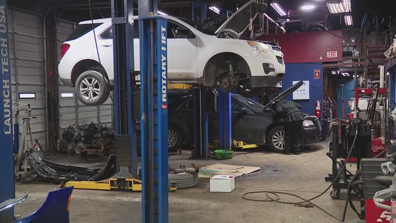 I hit a pothole - Now What? Vehicle Expert Can Weigh in