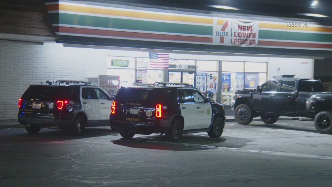 Armed robbers hit 7-11 in Covina