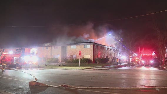 Fire rips through Detroit apartment building