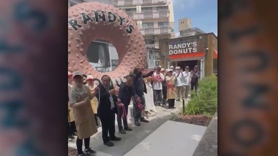 Randy's Donuts opens 1st location in Japan