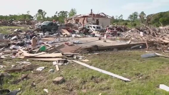 Deadly tornadoes strike South and Midwest