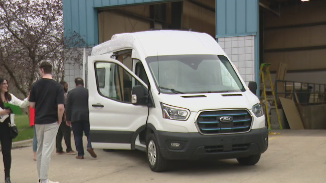 Electric EV tour highlights clean energy jobs