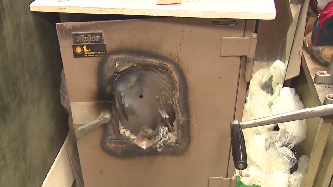 Family jewelry store ransacked by thieves