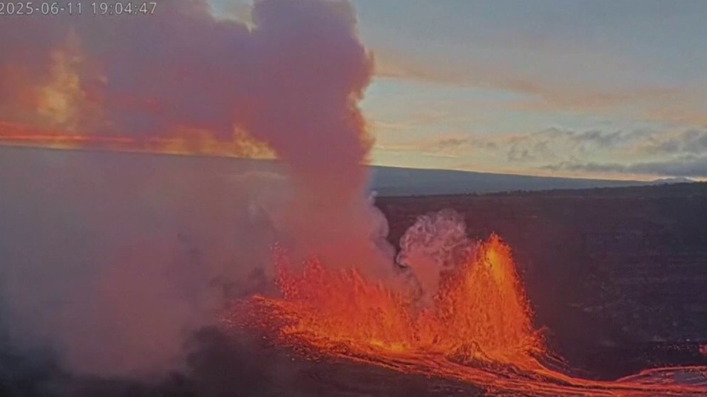Mount Kilauea erupts in Hawaii