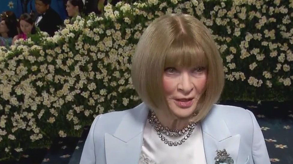 Anna Wintour steps down as editor-in-chief at Vogue