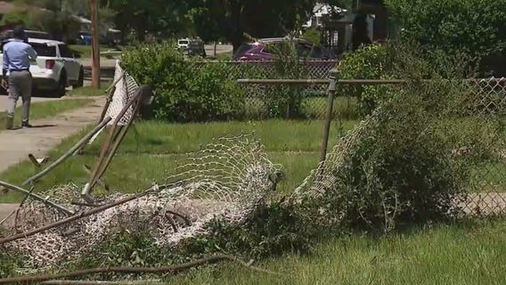 Suspect hits house while fleeing Warren police