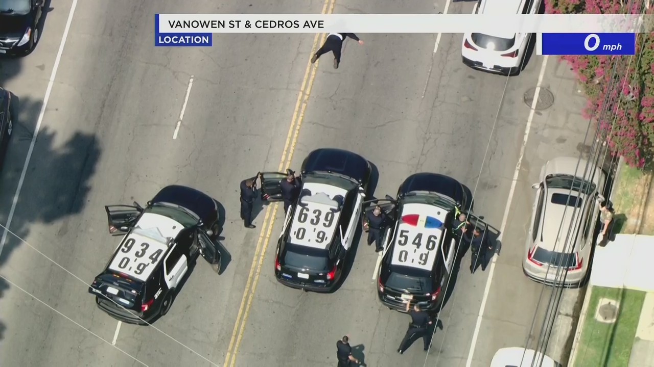 Man leads cops on wild chase through Van Nuys | FOX 11 Los Angeles