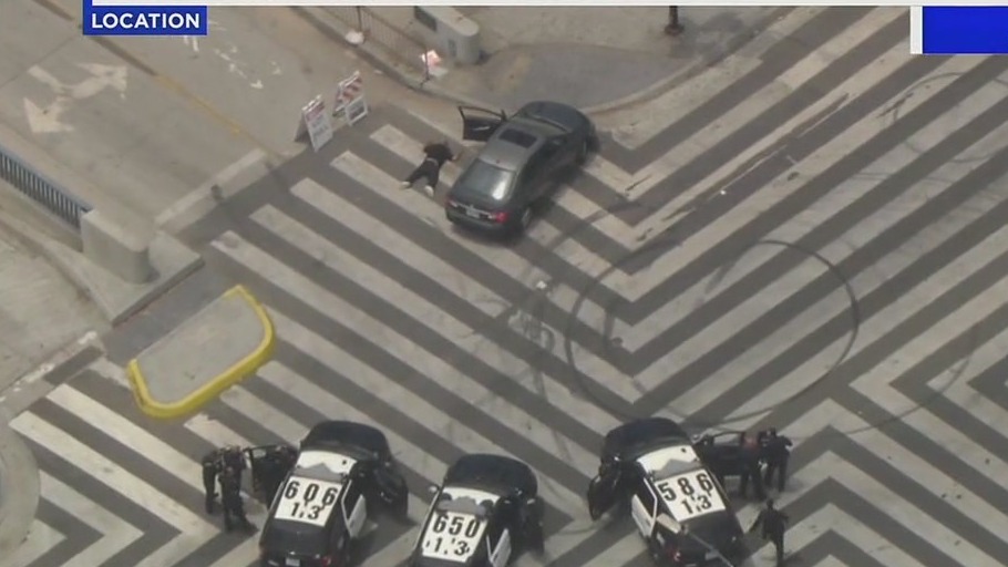 LAPD pursuit ends at Santa Monica Pier