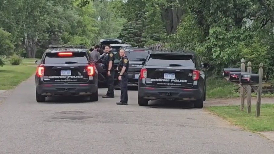 Deadly stabbing investigation in Waterford | FOX 2 Detroit