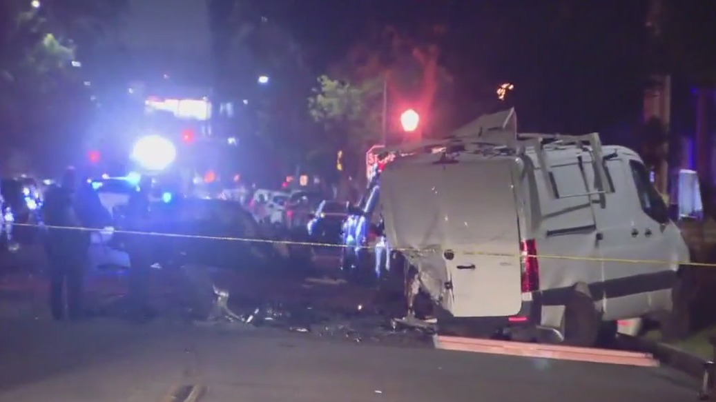 Glendale pursuit suspect crashes into parked cars