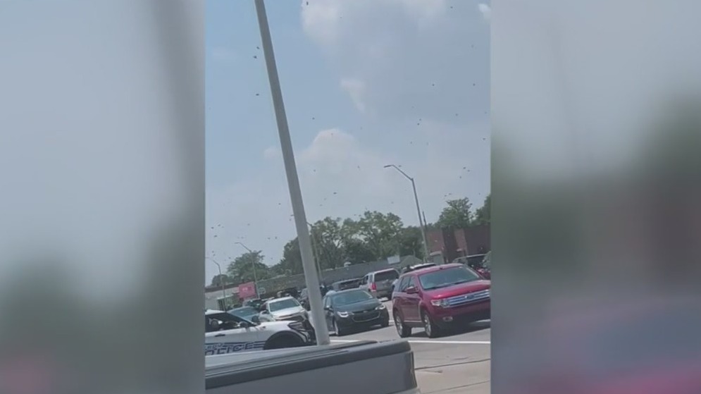 Helicopter drops cash on Gratiot Avenue