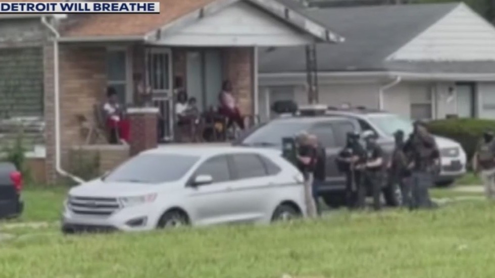 Detroit police arrest 2 activists for interfering in ICE raid, arrest ...