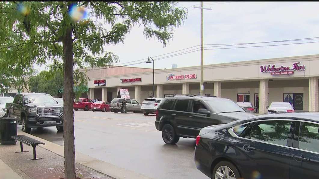 Customers struck at seafood eatery in Detroit