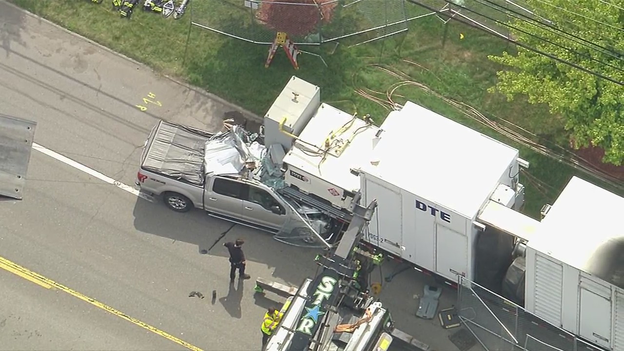 SkyFOX over large crash scene Downriver