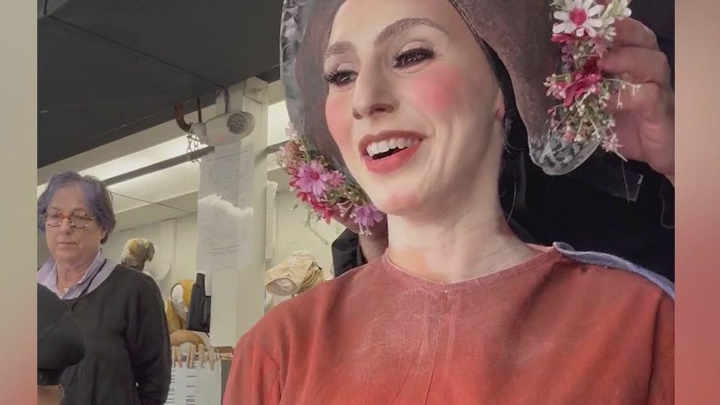 Araksya recreates art with 'Pageant of the Masters'