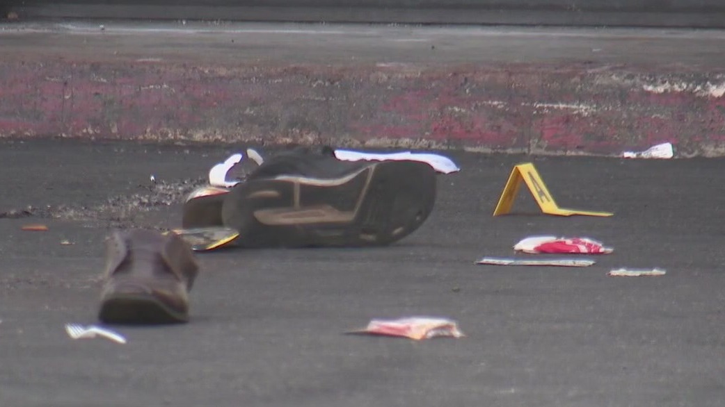 5 shot in South LA; Suspects on the run