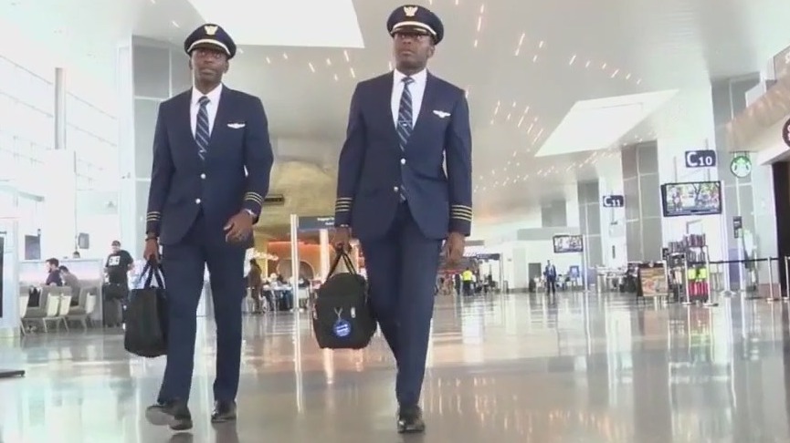 Identical twin brothers both pilots for United Airlines
