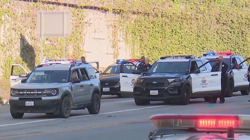 Standoff with pursuit suspect continues in West LA | FOX 11 Los Angeles