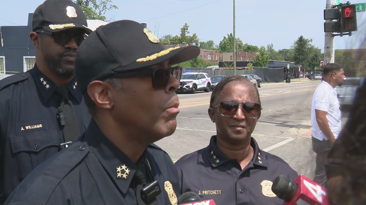 Detroit police investigating double fatal shooting scene