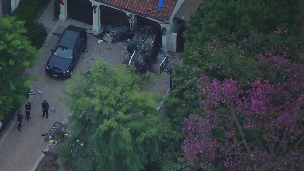 Car crashes into home in South Pasadena