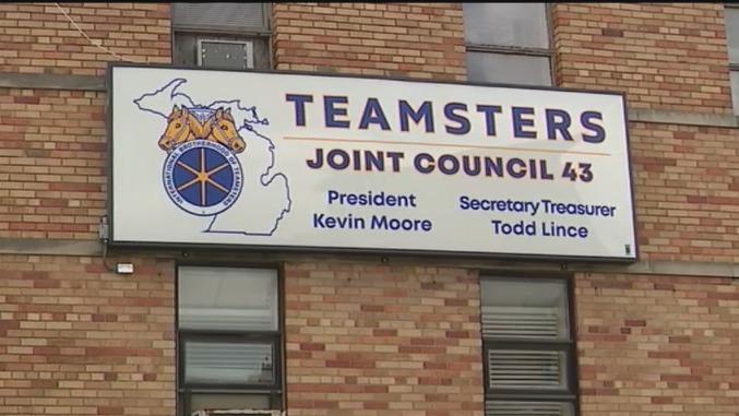 Detroit public workers voting on new contract