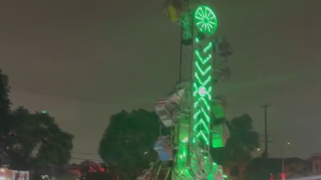 Carnival ride breaks mid-ride