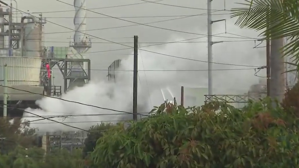 Fire contained at Chevron's El Segundo refinery