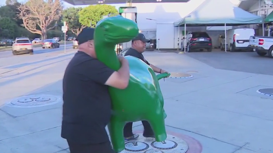 Brentwood dinosaur returned to gas station