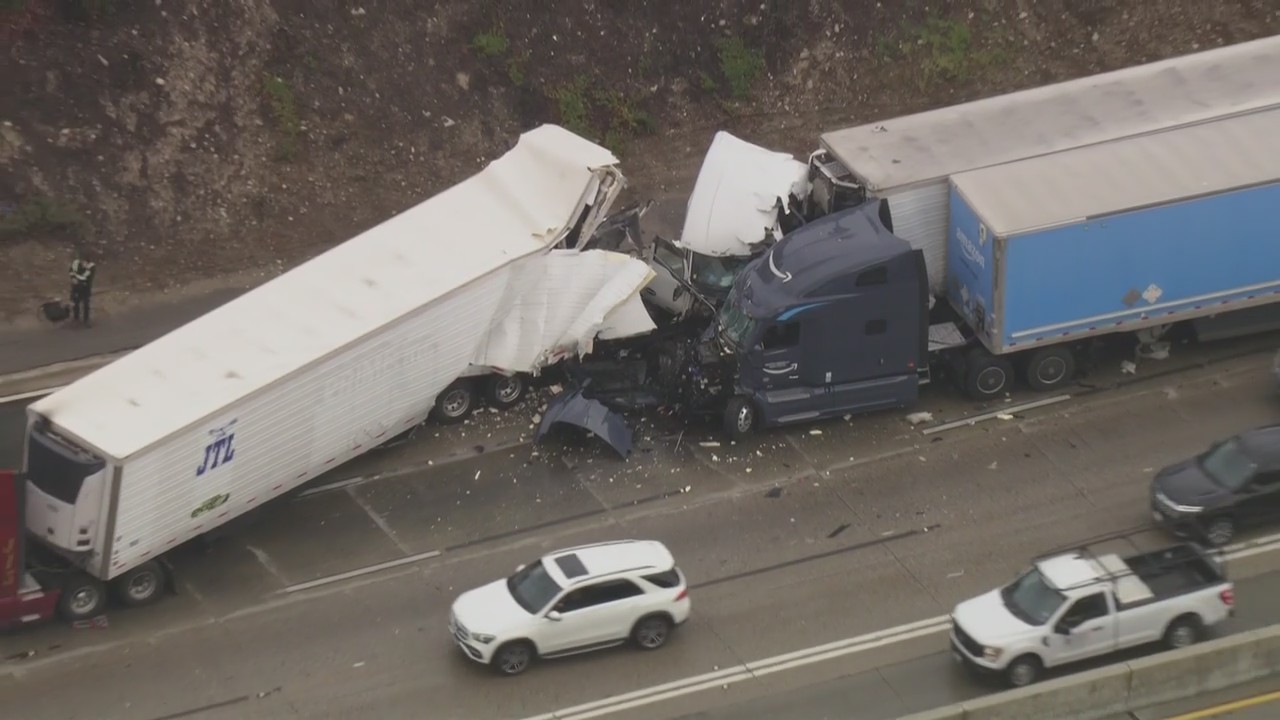 Semi-truck crash on 5 Freeway in Sun Valley