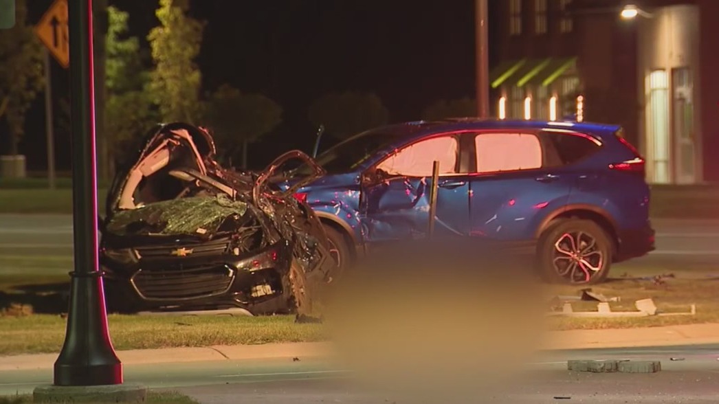 At least one dead in Commerce Township car crash