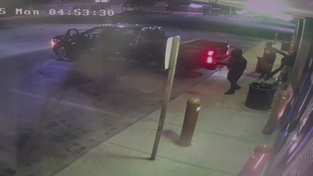 Thieves ransack Detroit clothing store, steal around $90K worth of merchandise