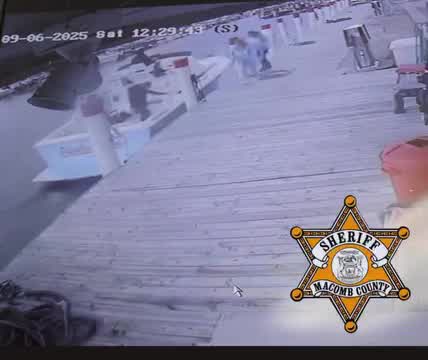 Boat explodes in St. Clair Shores