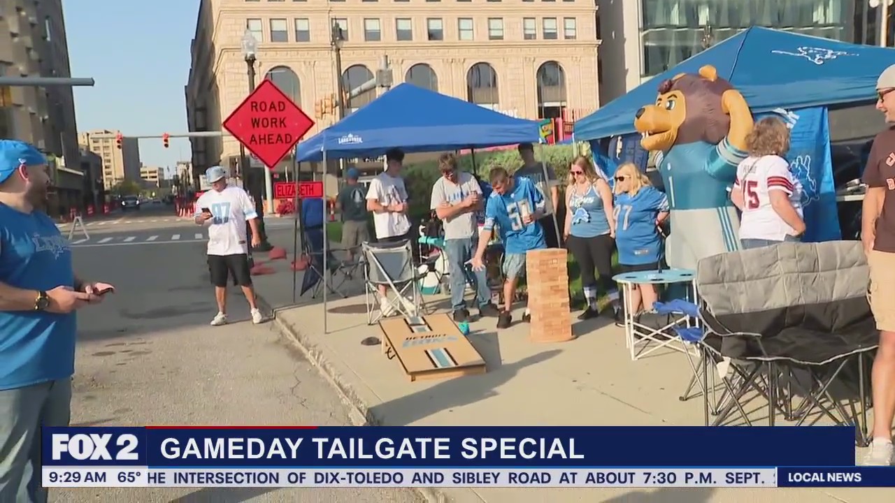 Worst cornhole ever? Charlie Langton tanks bags at Lions tailgate