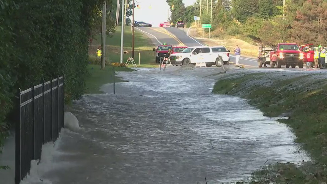 Hundreds without water as crews work on busted water main